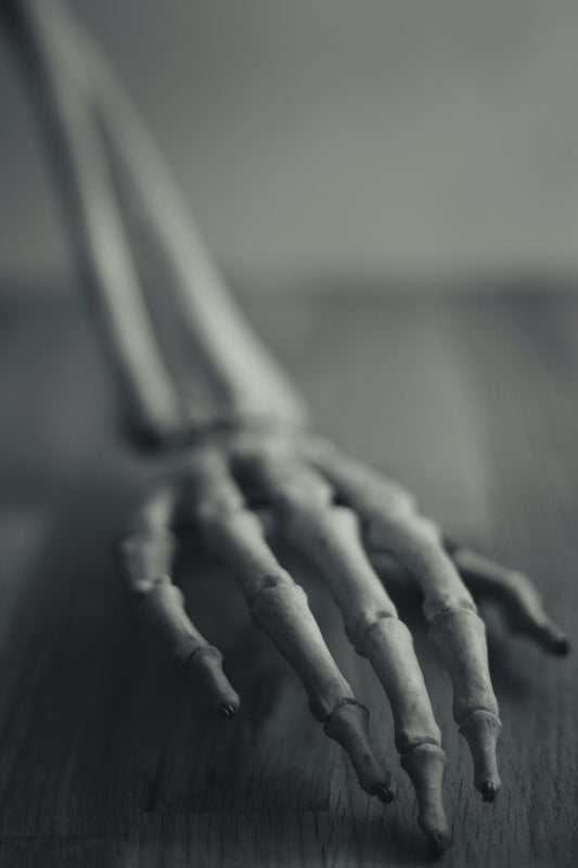 gray rope in grayscale photography